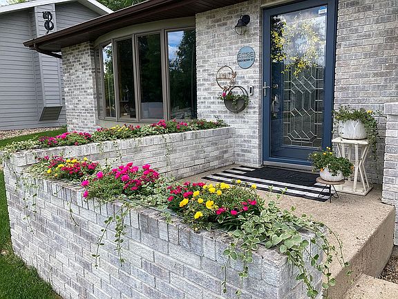 Front porch w/ brick planter
