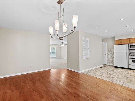 4th image of 2453 Wesglen Estates Dr