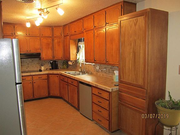 2nd image of 202 S Jaycee Ave
