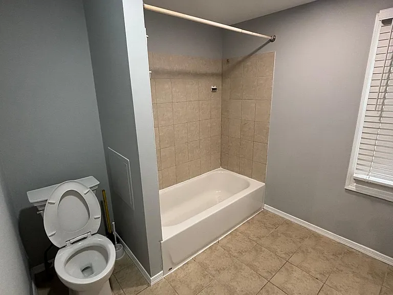 2322 Almond St — Photo 5