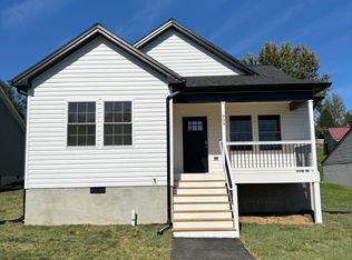 909 Fairfax Ave, Waynesboro, VA 22980