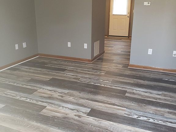 5th image of 303 Remington Ct #1