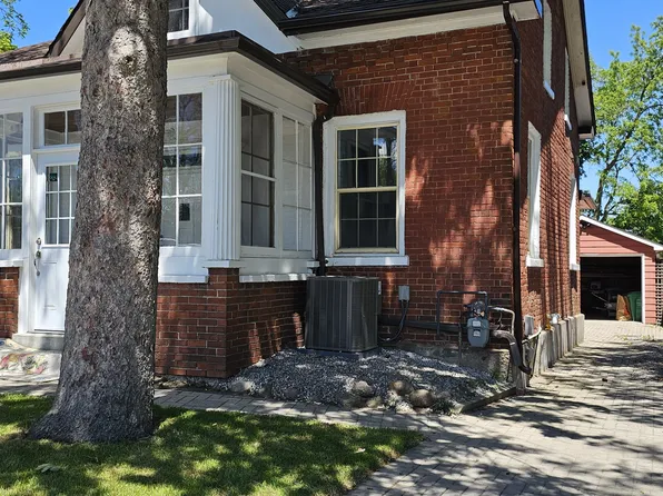 345 Queen St S, Mississauga, ON L5M 1M3