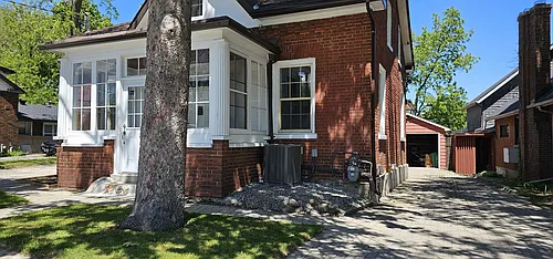 345 Queen St S Photo 1 345 Queen St S Photo 1