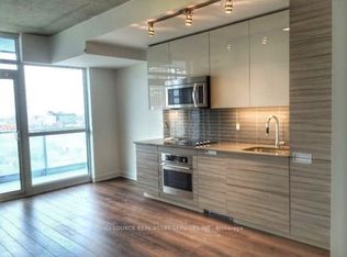 210 Simcoe St #2204, Toronto, ON M5T 0A9