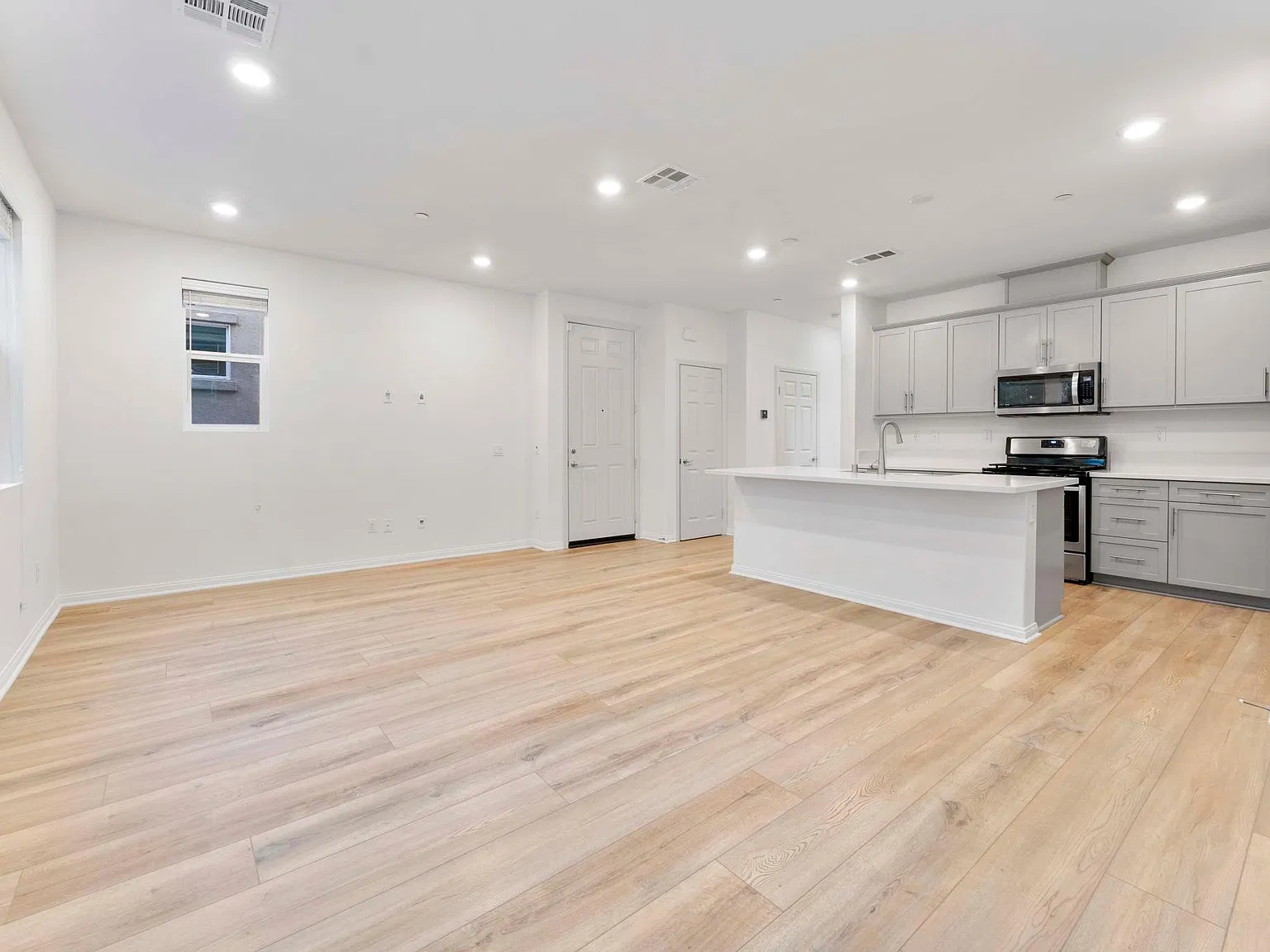 7111 N Marisa Rd — Photo 2