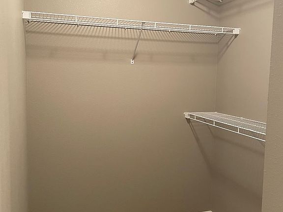 2nd image of 1109 Honeysuckle Dr APT 8