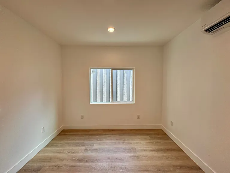 5250 Los Altos Plaza — Photo 10