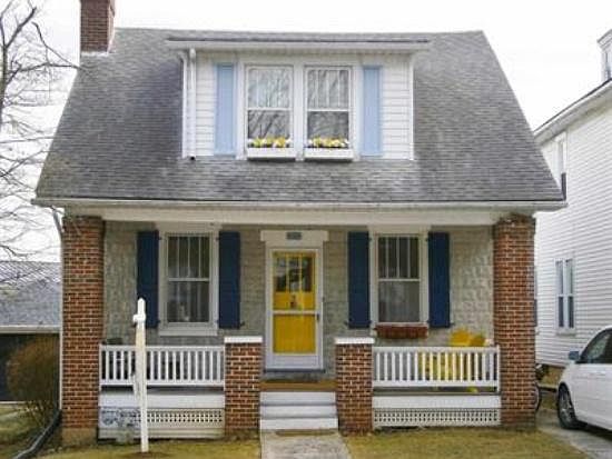 Exterior/Front Porch