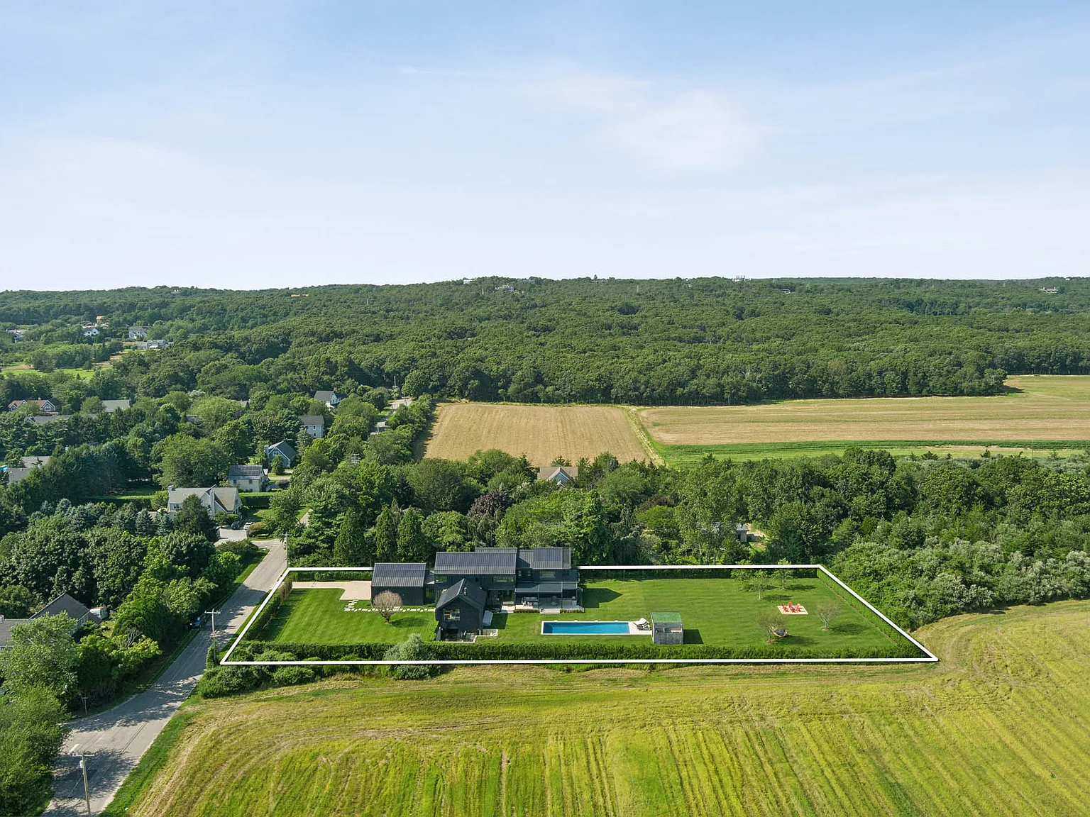 Sustainable Design Abutting Water Mill Farmland — Photo 1