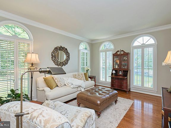 4th image of 8156 Old Barrington Blvd