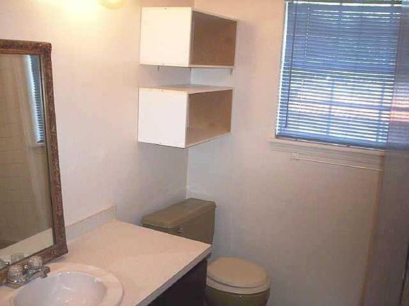 2nd image of 1132 N Bradley Ave #1132AR