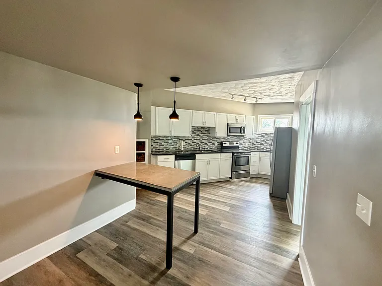 1030 Mound St — Photo 17