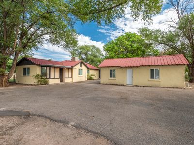 2929 Floral Rd NW, Albuquerque, NM, 87104