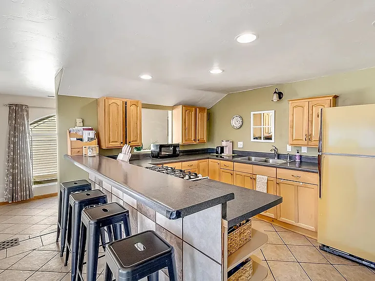1420 Pinyon Ave — Photo 3