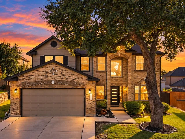 5 bed, 3.5 bath, 3733 sqft, $3,300 — Photo 2