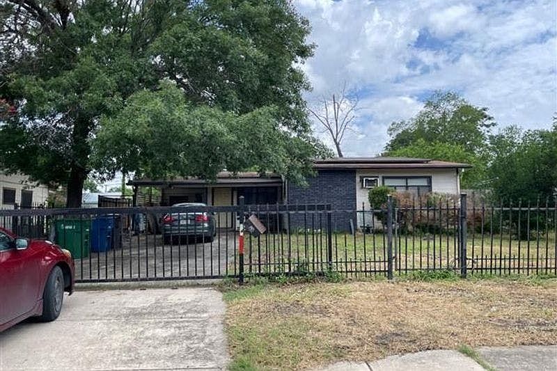1st image of 351 Cherry Ridge Dr
