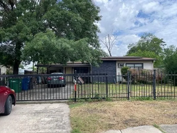 351 Cherry Ridge Dr, San Antonio, TX 78213
