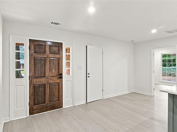 4th image of 645 Noell Way NW