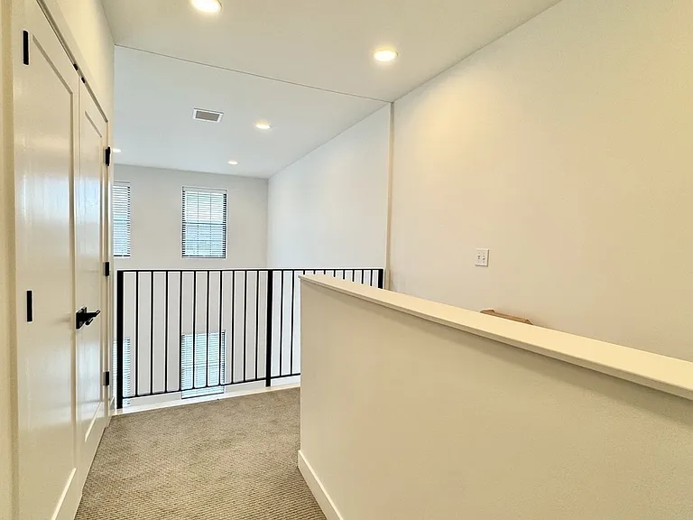 2913 N Oak Trafficway #2935 — Photo 9