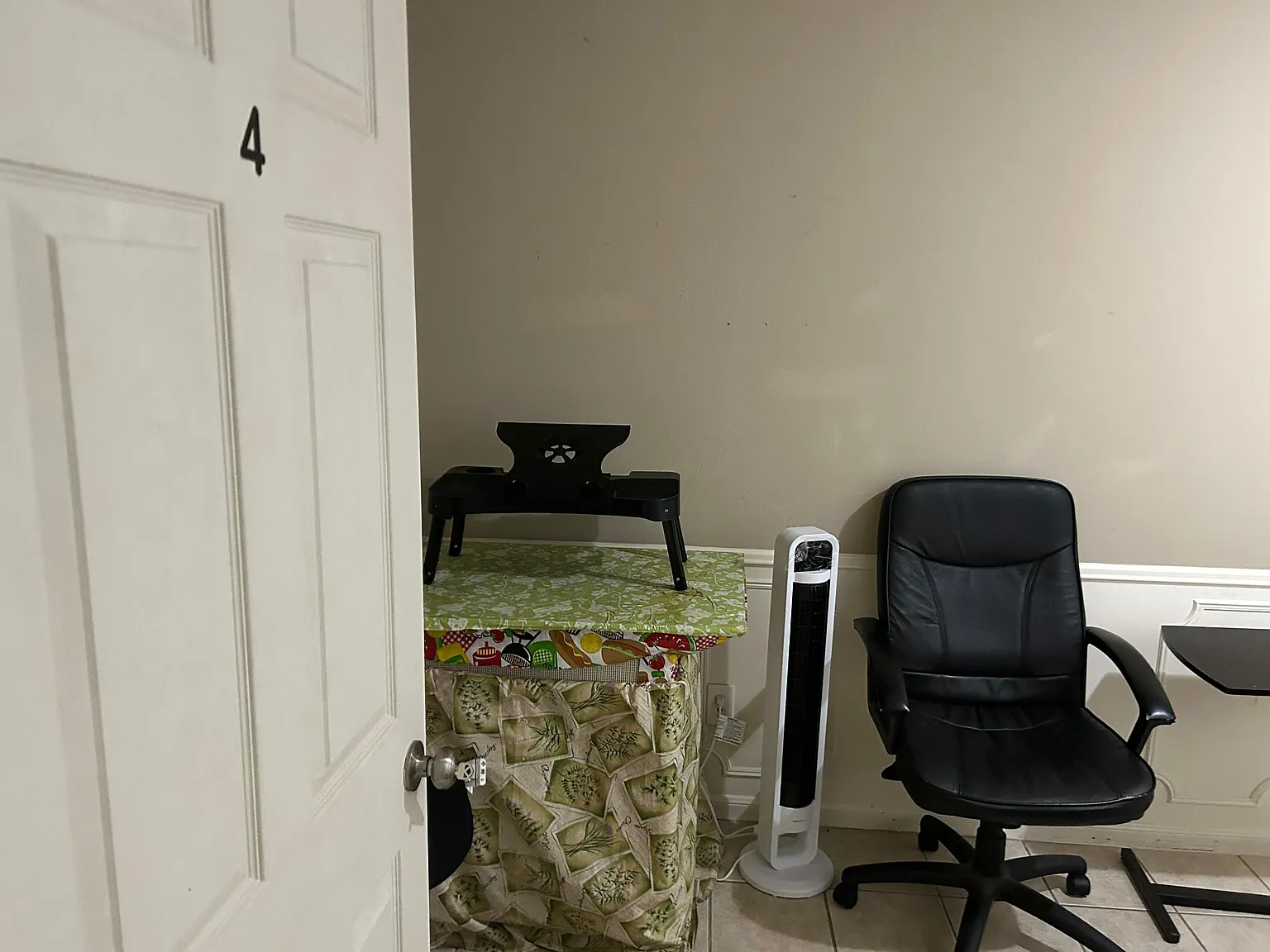 4 bed, 1.0 bath, 1800 sqft, $832 — Photo 2