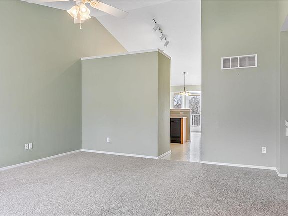 5th image of 3210 Country Hollow Dr