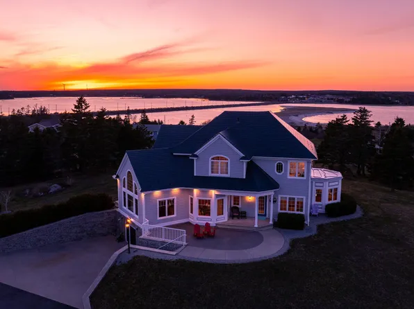 101 McGray Ave, Barrington, NS B0W 2P0