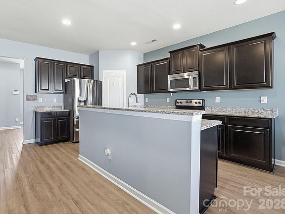 3rd image of 2009 Houndscroft Rd