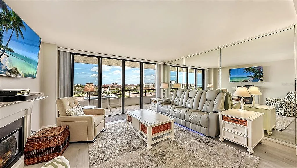 2 bed, 2.0 bath, 1489 sqft, $9,500 — Photo 2