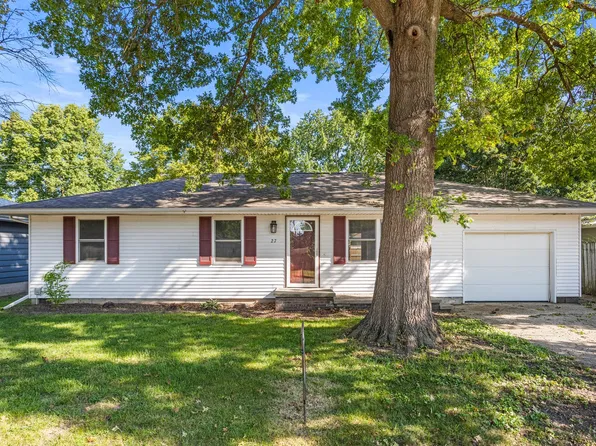 27 Elmwood Dr, Fisher, IL 61843