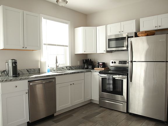 4th image of 25 Candace St Floor 2