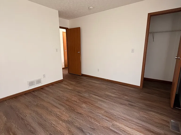 5706 Palos Ln — Photo 8