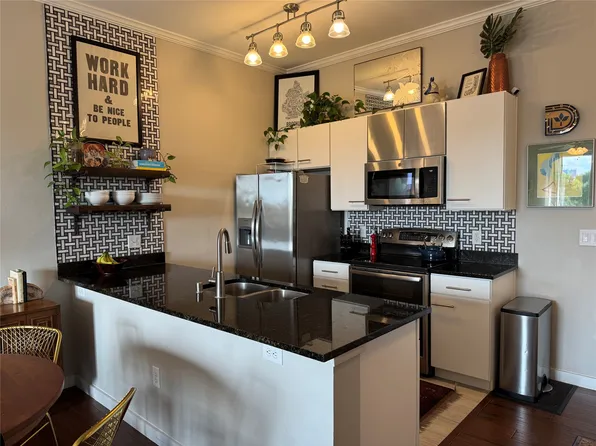 3025 Bryan St APT 3E, Dallas, TX 75204