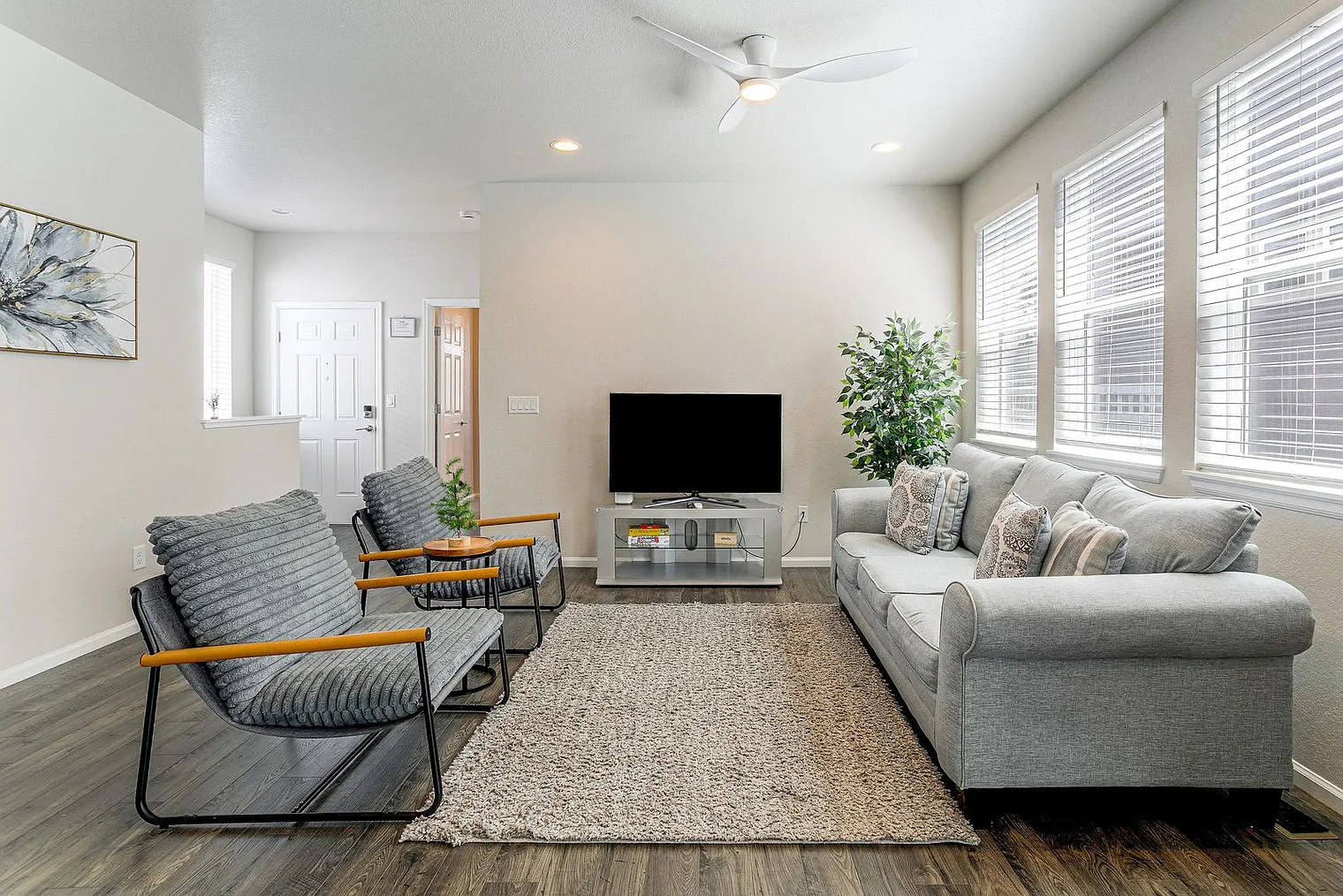 2 bed, 2.0 bath, 1248 sqft, $4,580 — Photo 2