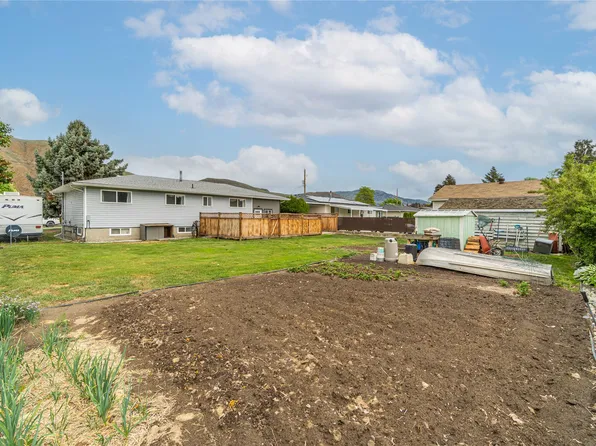 2255 Fleetwood Ave, Kamloops, BC V2B 4S6