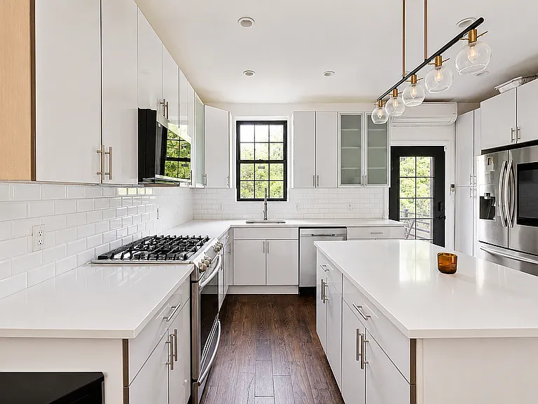 12 Roosevelt Pl #2B — Photo 2