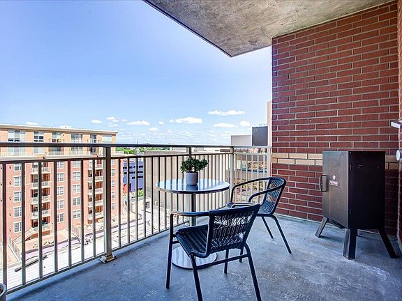 5th image of 360 W Washington Ave Unit 1112