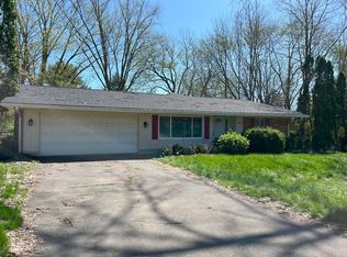 2064 Clear View Dr, Bellbrook, OH 45305