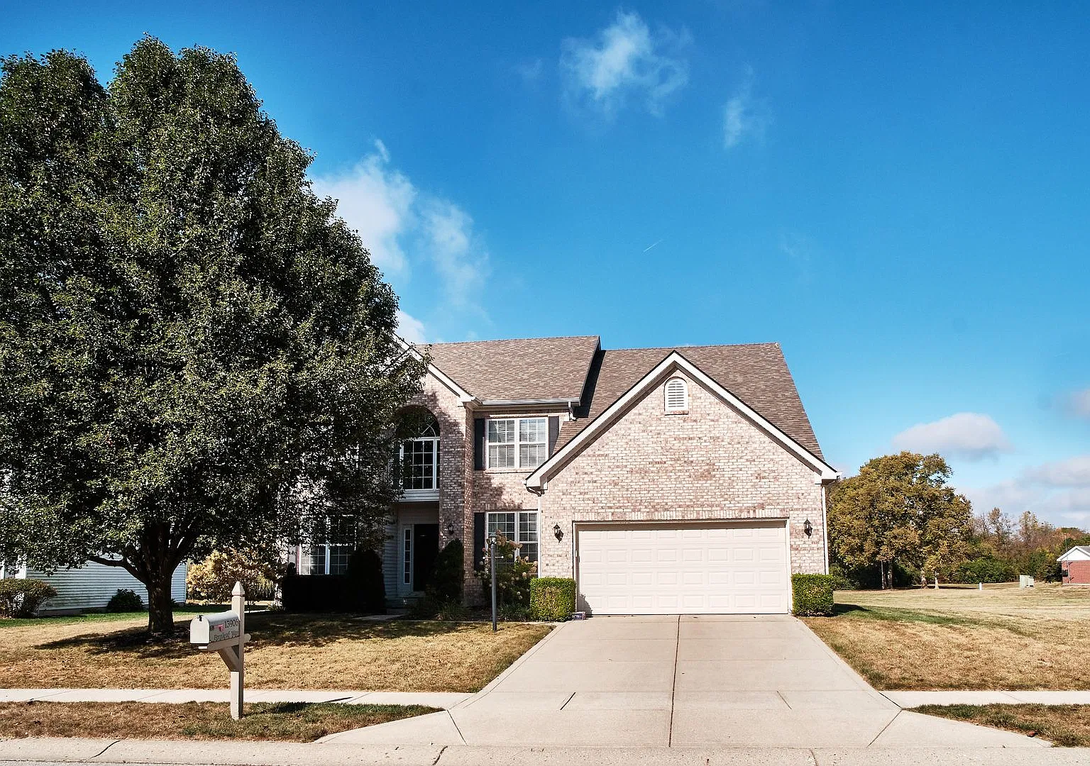 4BDHome with basement in Carmel! — Photo 2