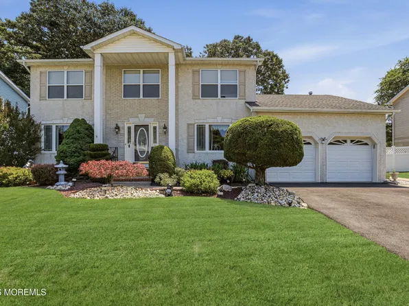 11 Bronia Street, Howell, NJ 07731