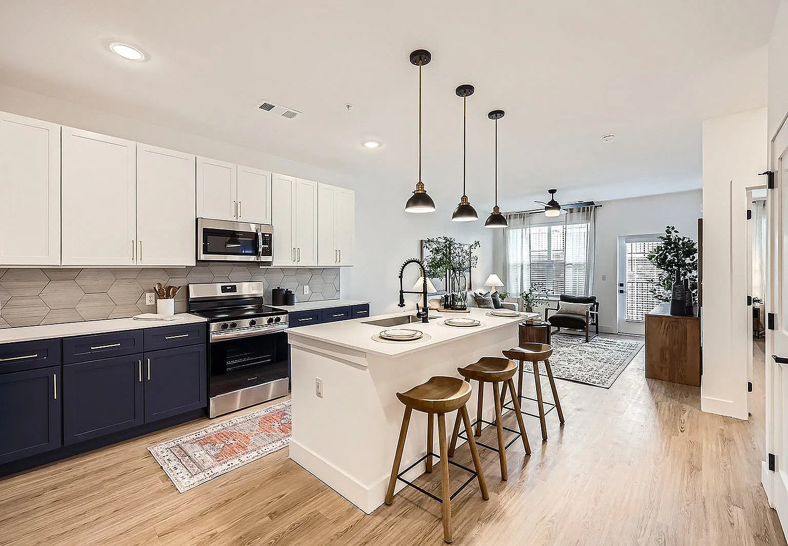 Stone Mesa Luxury Flats — Photo 2