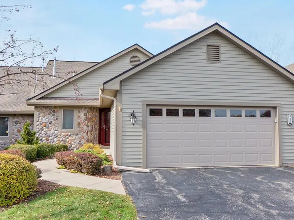 477 Sunset TRAIL, Hartland, WI 53029