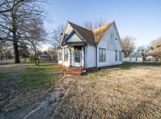 202 S Chestnut St, Howard, KS 67349