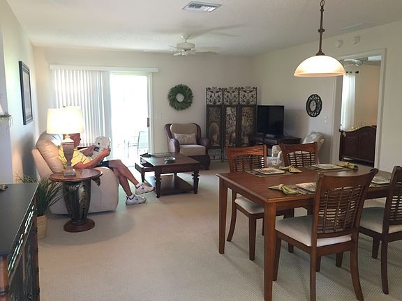 Living room/dining room