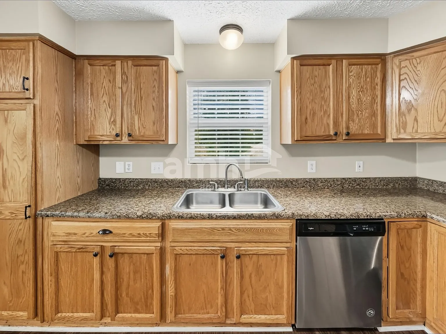 3 bed, 2.5 bath, 1940 sqft, $2,325 — Photo 4