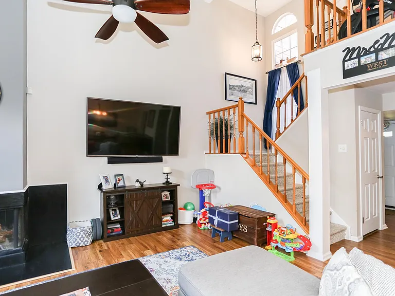 603 Danbury Ct — Photo 15