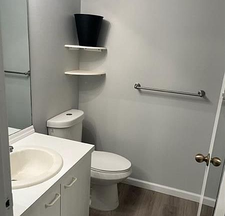 4th image of 7803 Sanibel Dr