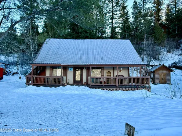776 Lodge Ln, Alpine, WY 83128
