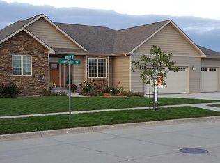 301 Ridgewood Dr, Huxley, IA 50124