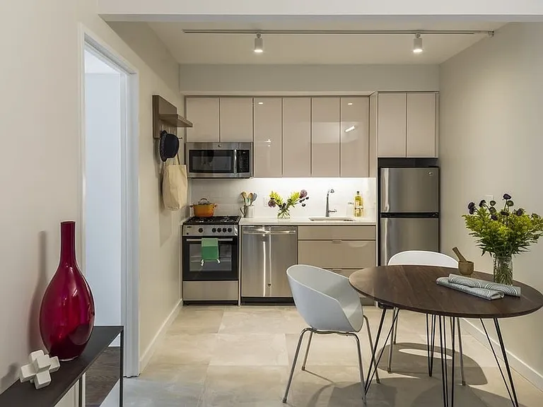 37-10 Crescent St #6D — Photo 7